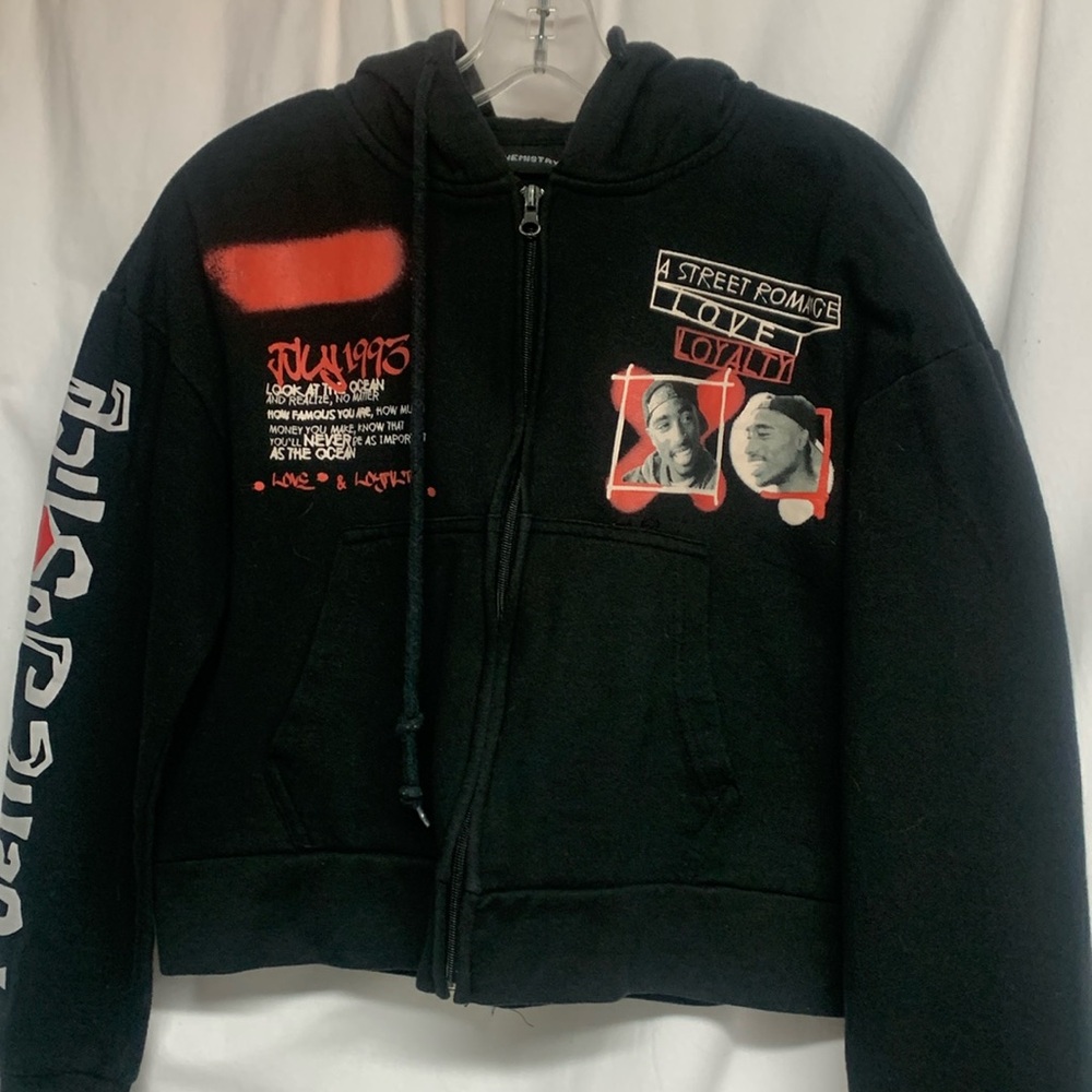 Tupac hoodie. AP1338